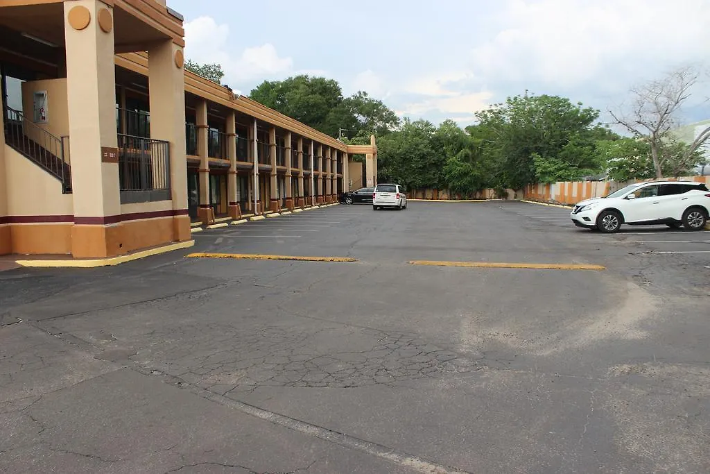 Tampa Inn Near Busch Gardens Motel