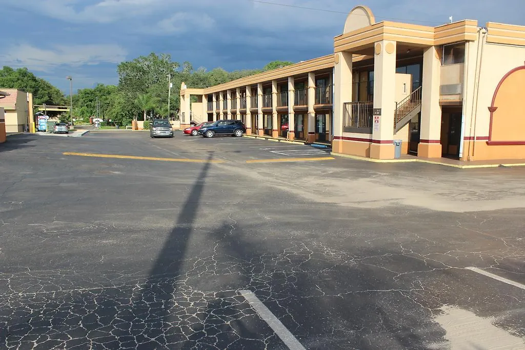 Tampa Inn Near Busch Gardens United States