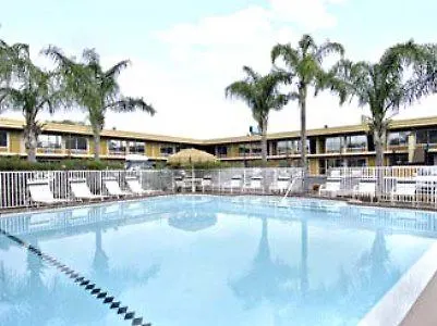 Motel Tampa Inn Near Busch Gardens