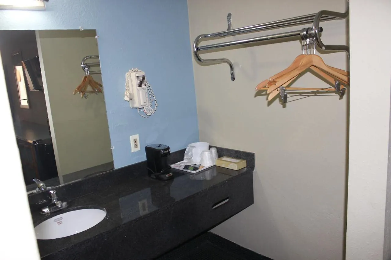 Tampa Inn Near Busch Gardens Motel