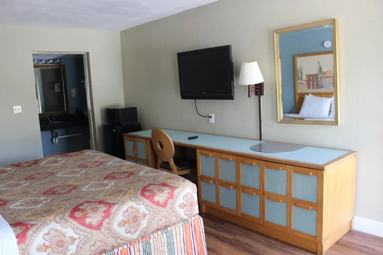 Tampa Inn Near Busch Gardens 2*,