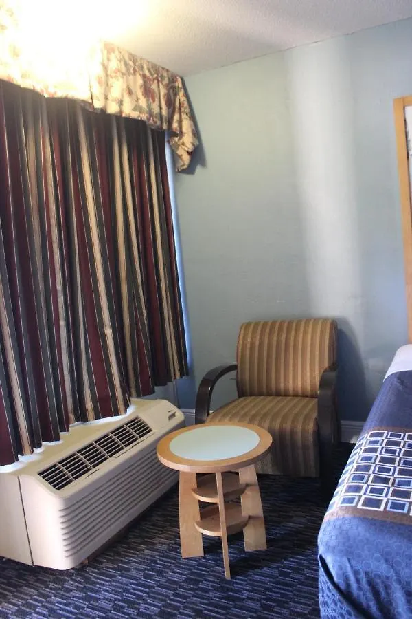 Tampa Inn Near Busch Gardens 2*,