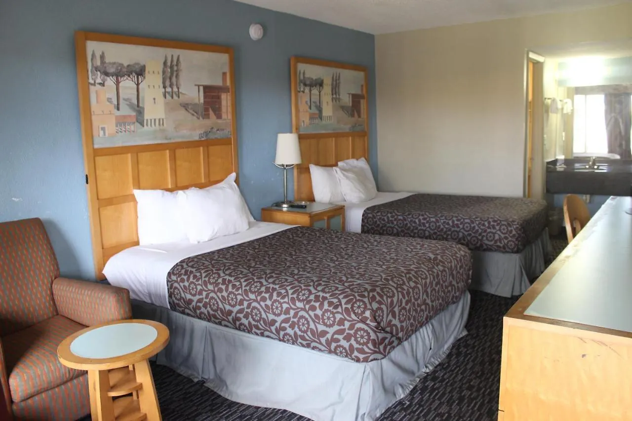 Tampa Inn Near Busch Gardens 2*,